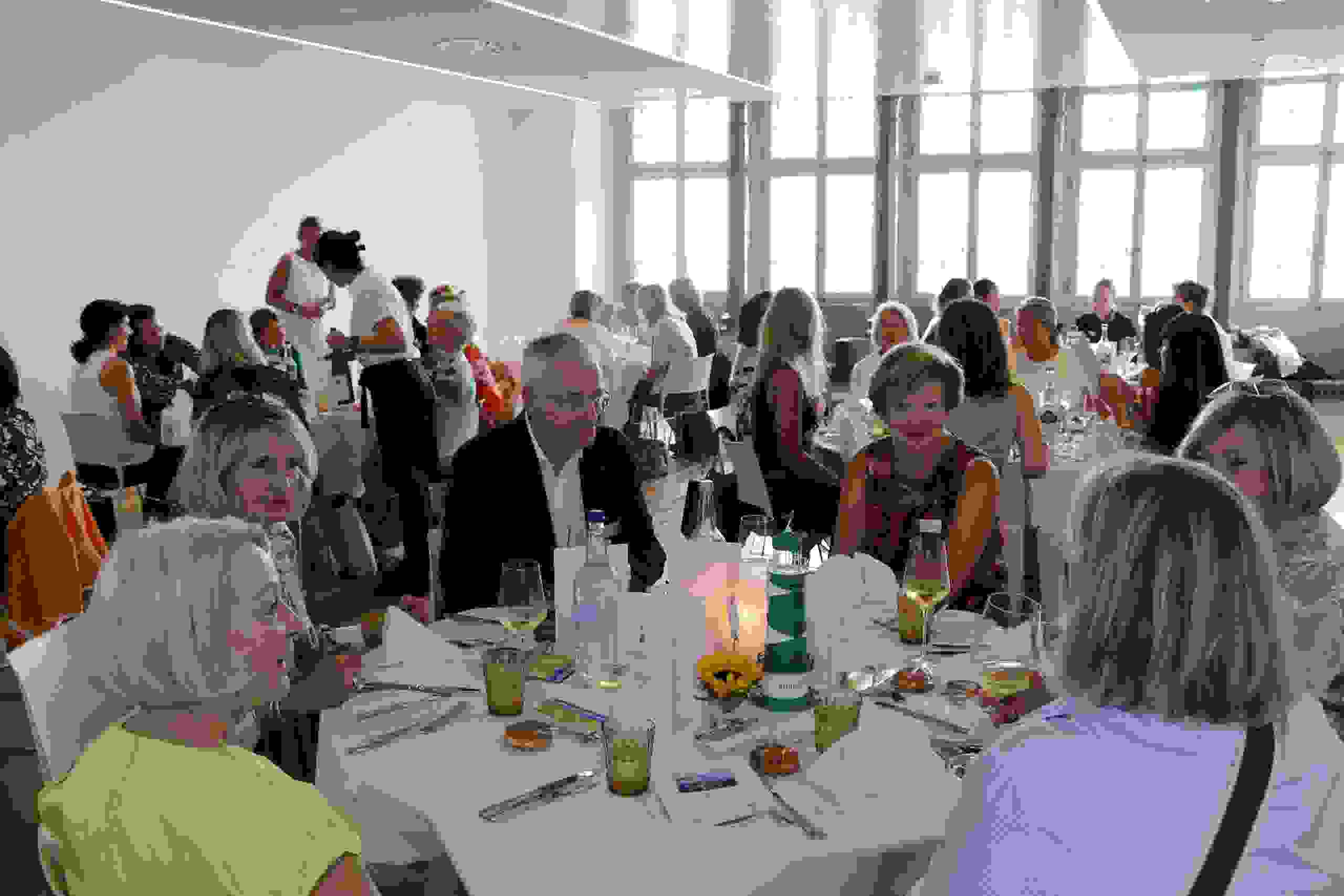 Zoom: Ladies Lunch, Spendenanlass der Stiftung KinderInsel Schlossberg Thun