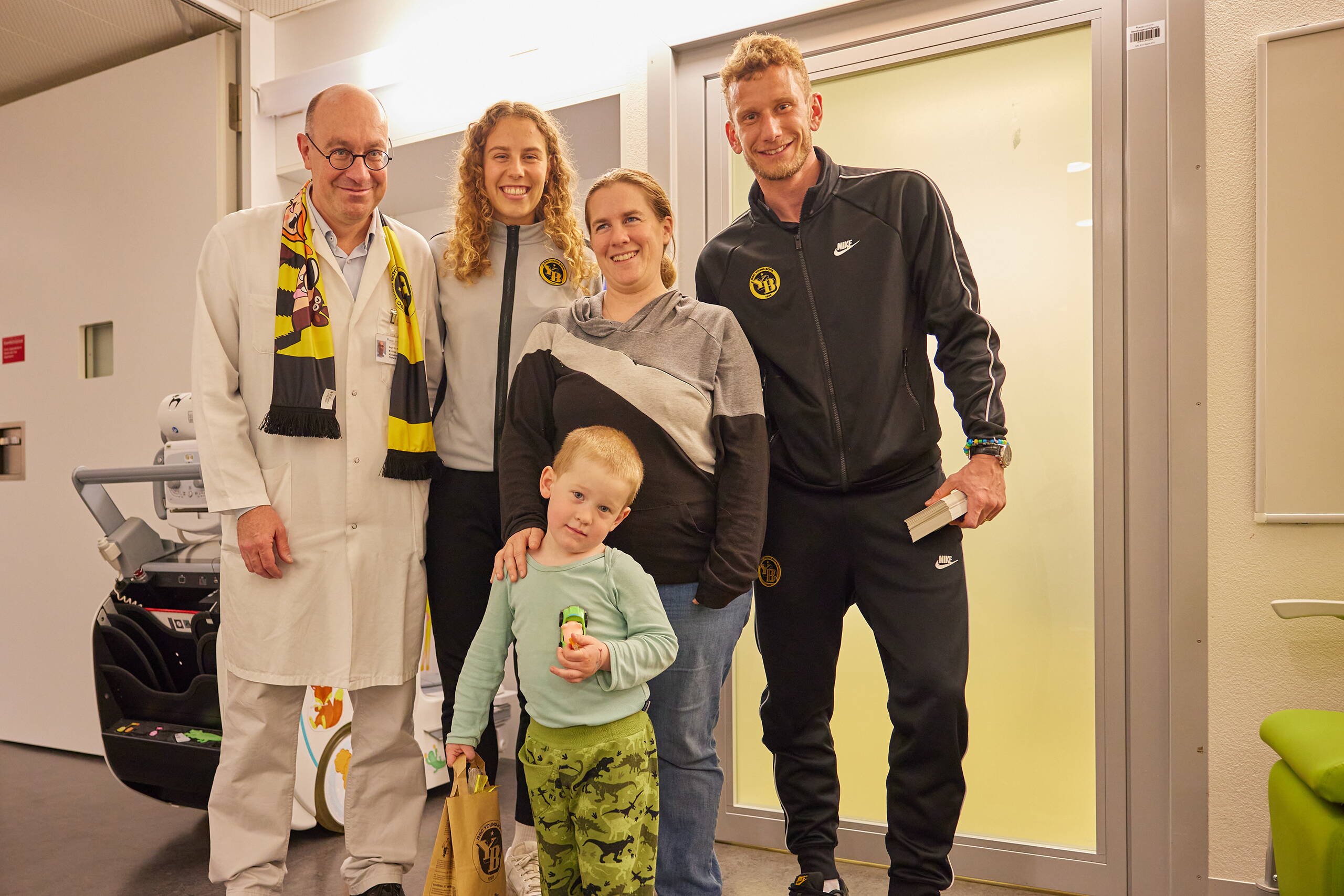 Stiftung KinderInsel Zoom: Ermöglichte Projekte: Besuch der BSC Young Boys und der YB-Frauen