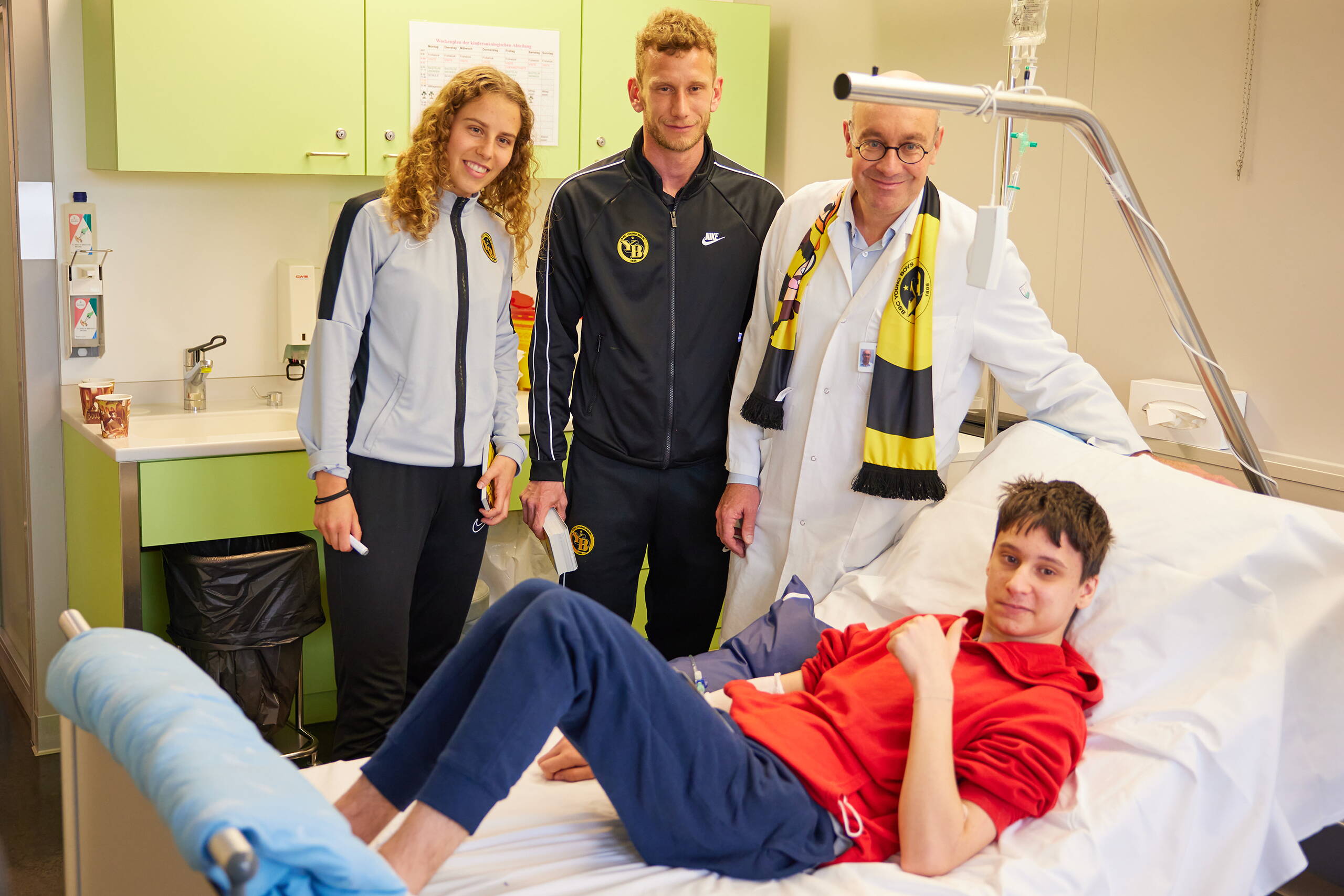 Stiftung KinderInsel Zoom: Ermöglichte Projekte: Besuch der BSC Young Boys und der YB-Frauen